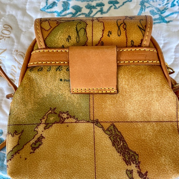 Cute Alviero Martini(made in Italy) crossbody - Picture 4 of 5